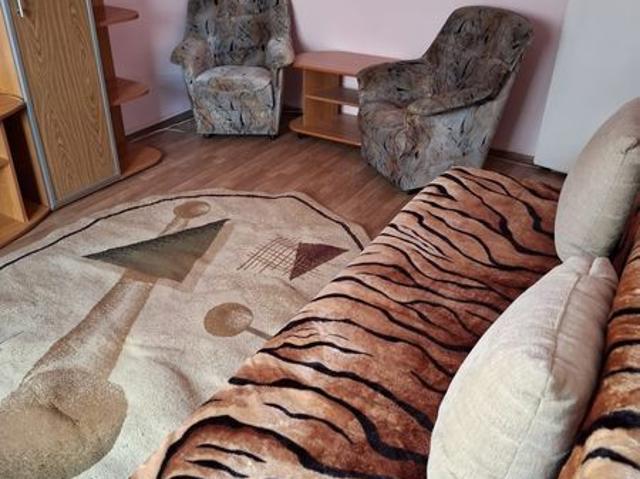 Inchiriez apartament