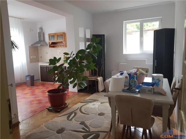 Inchiriez apartament 4 camere