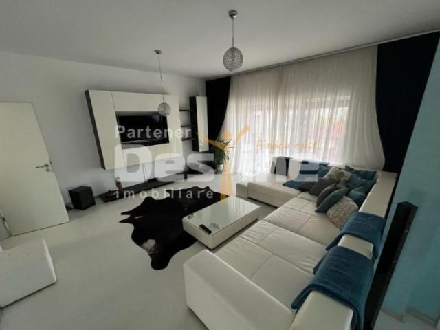 Inchiriez apartament 4 camere