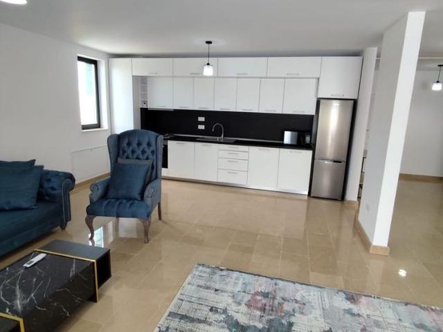 Inchiriez apartament 4 camere,faleza nord,zona Pescarie,Bd Mamaia 294B