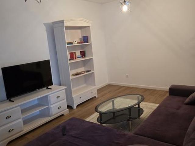 Inchiriez apartament