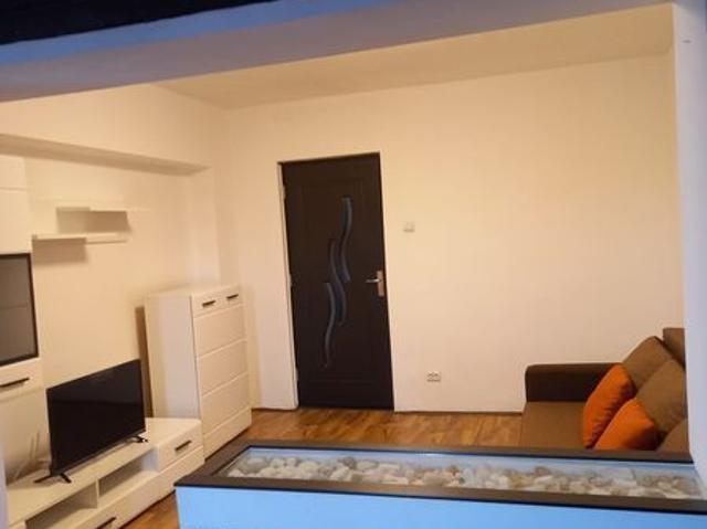 Inchiriez apartament