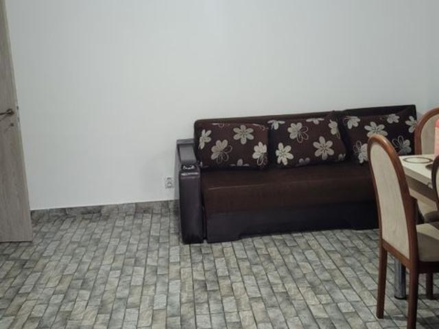 Închiriez apartament