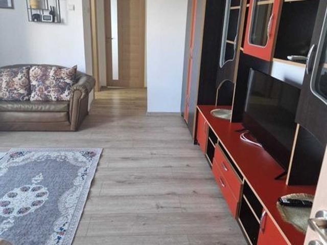 Inchiriez apartament