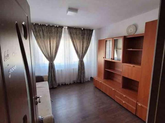 Inchiriez apartament