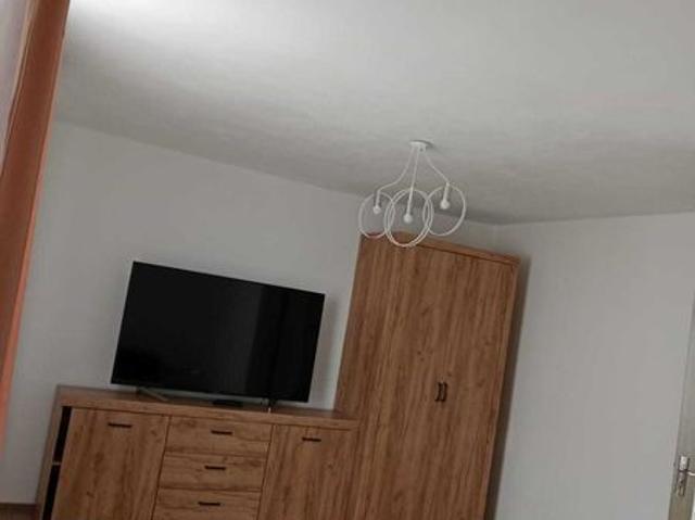 Inchiriez apartament