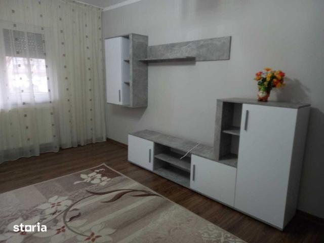 Inchiriez apartament