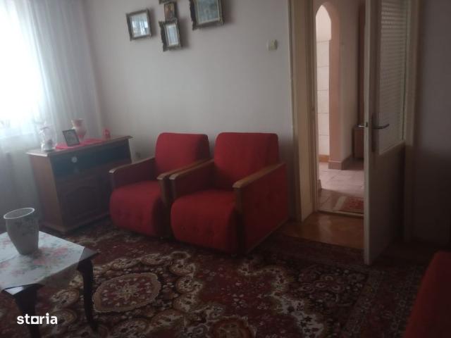 Inchiriez apartament