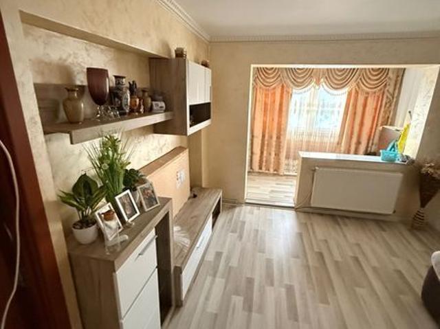 Inchiriez apartament