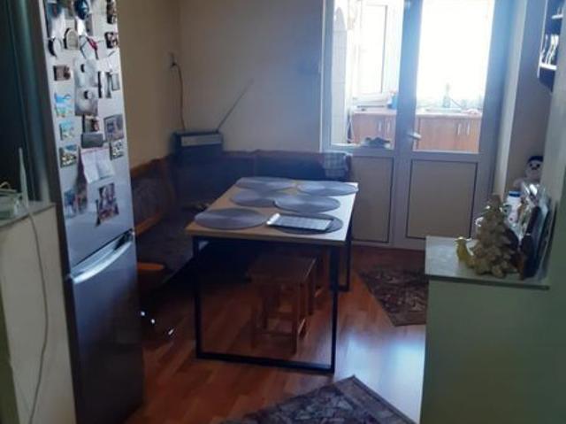 Inchiriez apartament