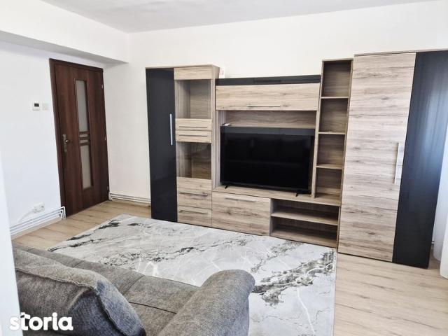 Inchiriez apartament