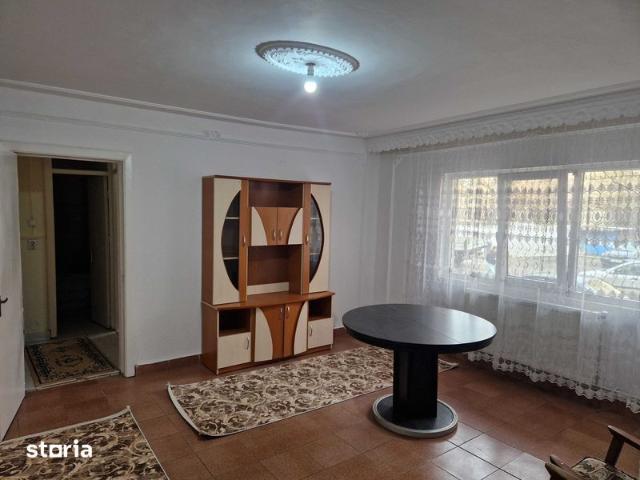 Inchiriez apartament