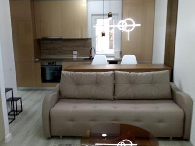 Inchiriez apartament