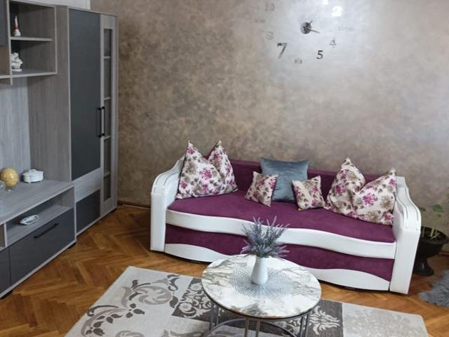 Închiriez apartament