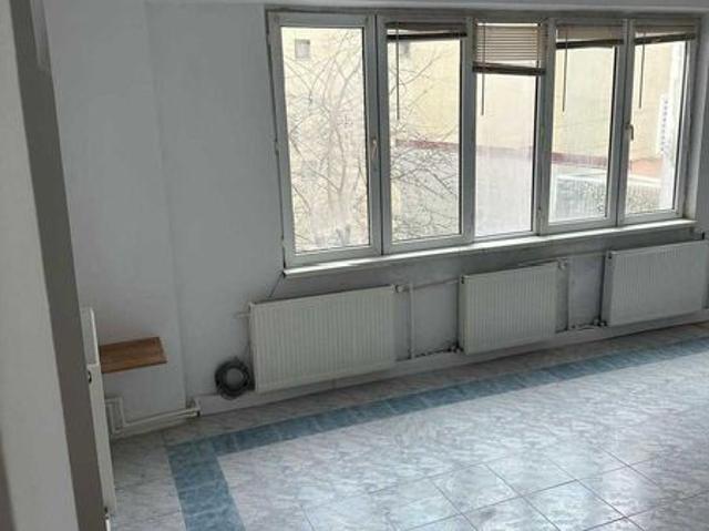 Inchiriez apartament