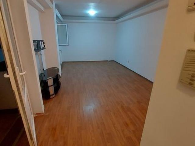 Inchiriez apartament