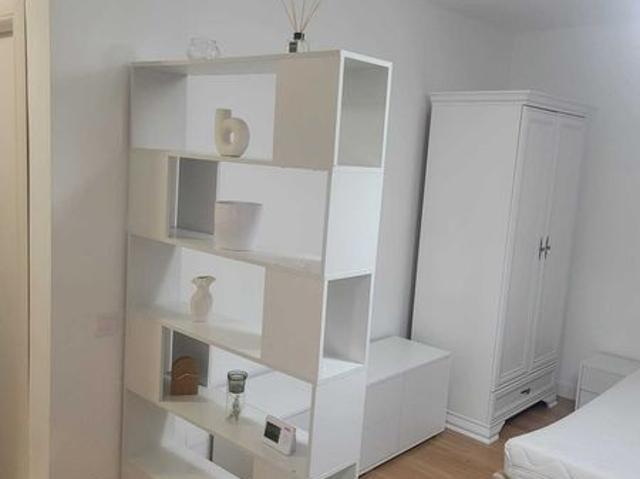 Inchiriez apartament 1 camera zona centrala etaj 1