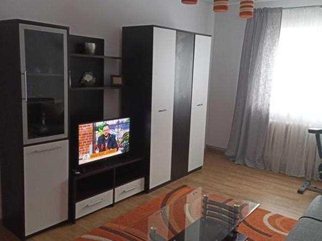 Inchiriez apartament