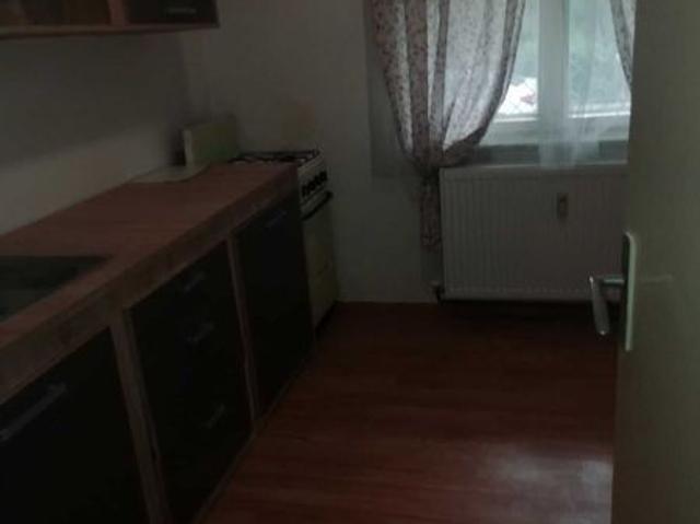 Inchiriez apartament