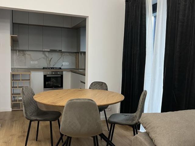 Inchiriez apartament 2 cam decomandat Pipera