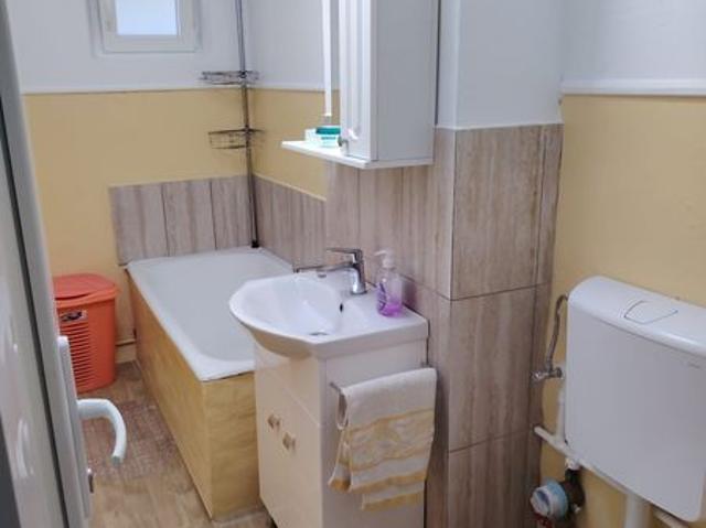 Inchiriez apartament 2 camere