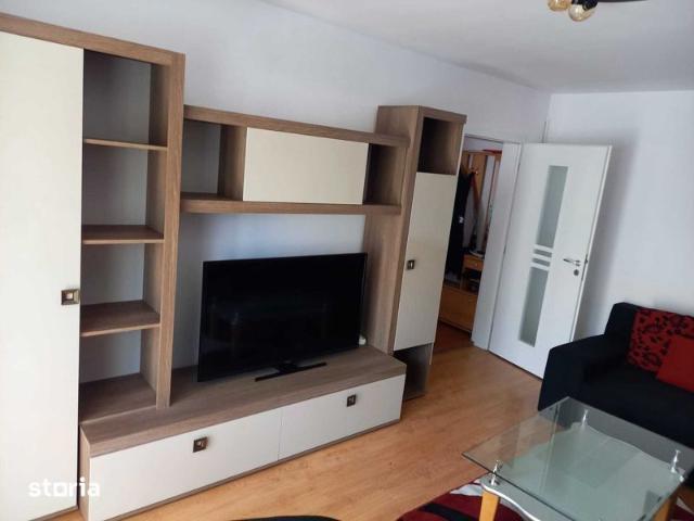 Inchiriez apartament 2 camere, 50mp, decomandat pe strada Meteor
