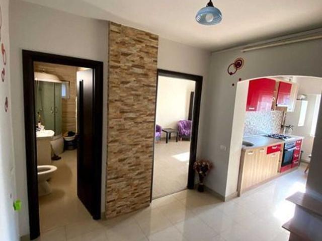 inchiriez apartament 2 camere