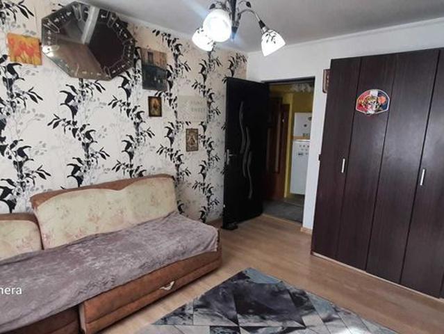 Inchiriez apartament 2 CAMERE TEIUL DOAMNEI 400 euro/neg