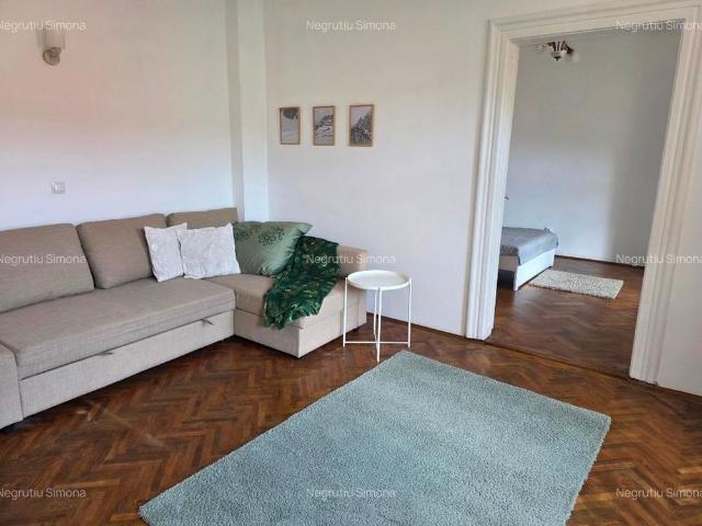 Închiriez apartament 2 camere, terasa, curte comuna, loc de parcare