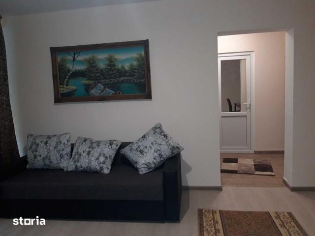 Inchiriez apartament 2 camere,zona Cuza Voda
