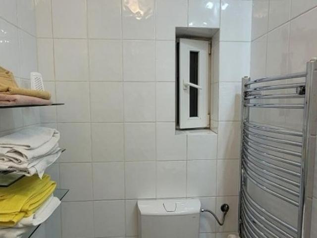 Închiriez apartament 2 camere, [zona parc Cismigiu, hotel Veneția]