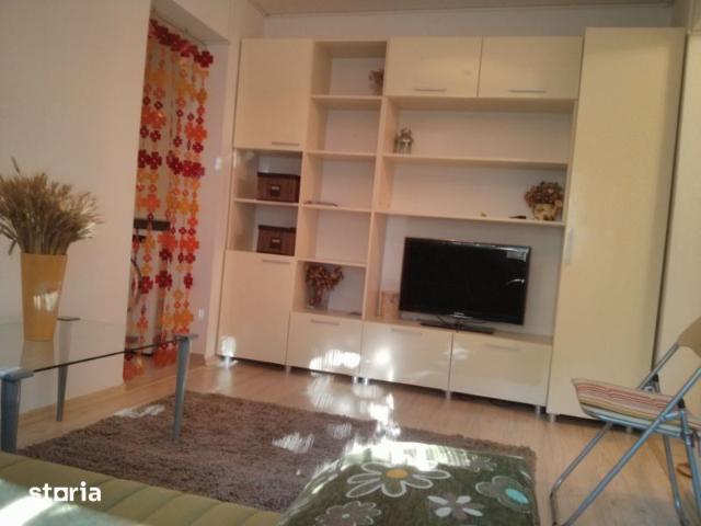 Inchiriez apartament 2 camere zona Podu Ros €370