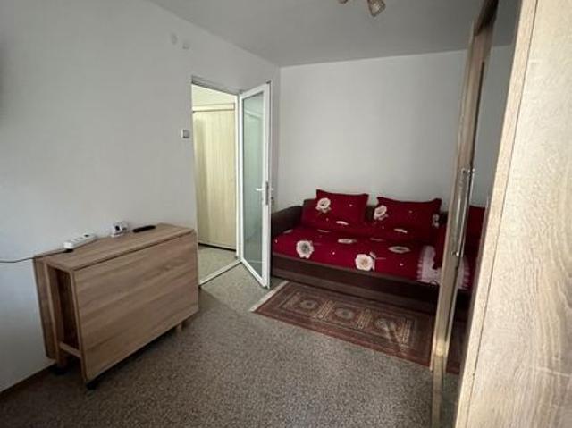 Închiriez apartament 2 camere, zona 9 mai