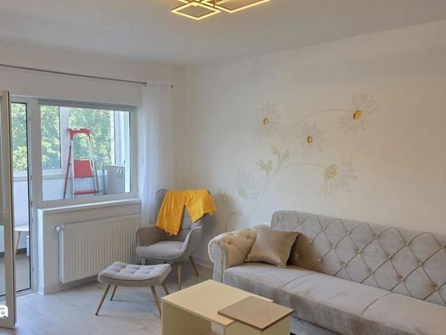 Inchiriez apartament 2 camere dec. Deva, Casa de Pensii, etaj 1