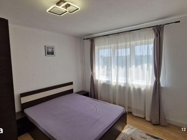 Inchiriez apartament 2 camere decomandat, modernizat, centrala termica