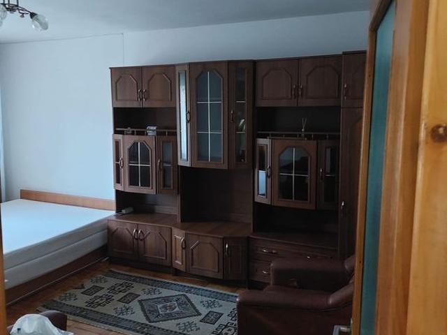 Inchiriez apartament 2 camere decomandat Obcini str Victoriei