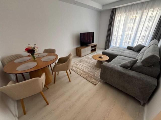 Inchiriez apartament 2 camere decomandat | Bloc nou 2025 | Cosmopolis Vedere piscina