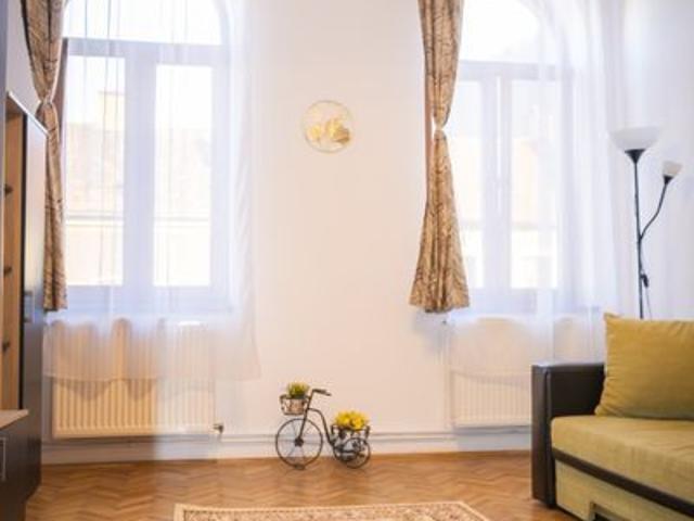Inchiriez apartament 2 camere, decomandat, Centru Teatrul Dramatic