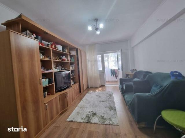 Inchiriez apartament 2 camere decomandat Faleza Nord