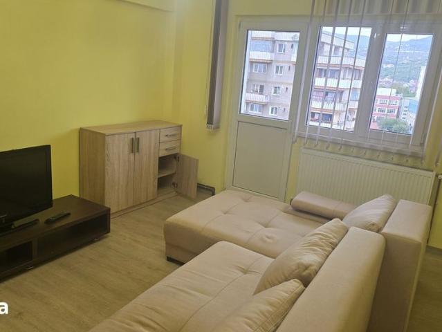 Inchiriez apartament 2 camere decomandat in Deva, Bdl Decebal Ulpia