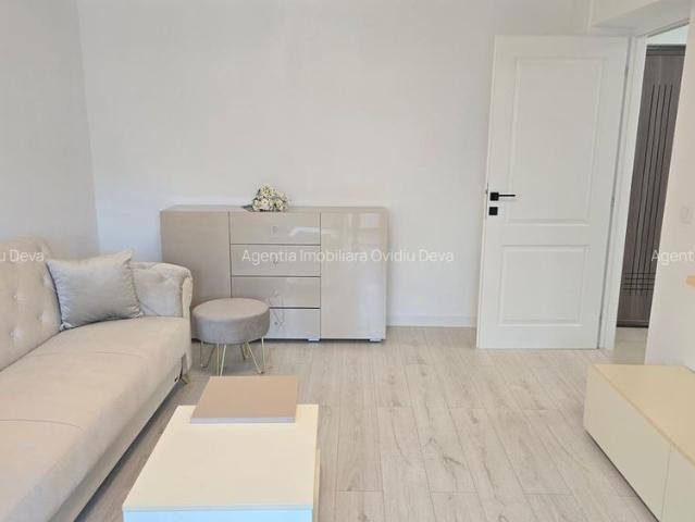 Inchiriez apartament 2 camere decomandat in Deva, zona Casa de Pensii, etaj 1