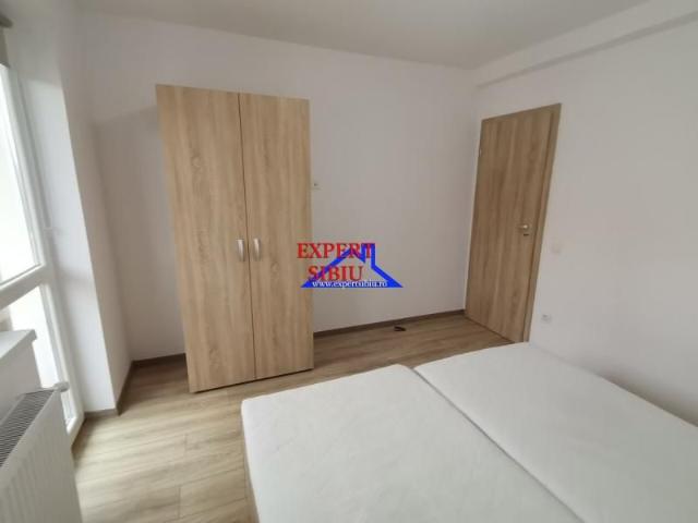 INCHIRIEZ apartament 2 camere decomandat,renovat,zona Calea Cisnadiei
