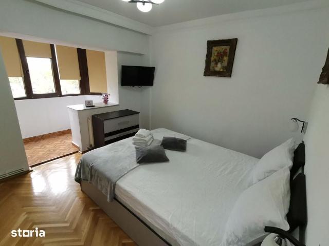 INCHIRIEZ apartament 2 camere decomandat,renovat,zona Parc sub Arini