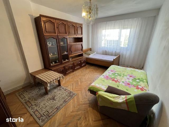 Închiriez apartament 2 camere decomandat – zonă Centrală
