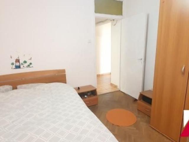 Inchiriez apartament 2 camere, decomandat, zona Calea Dumbravii Dioda, etaj 3