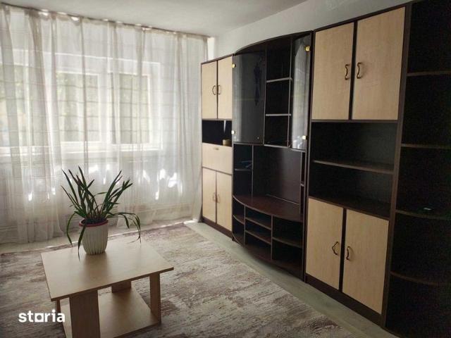 Inchiriez apartament 2 camere decomandat, zona Ciuperca