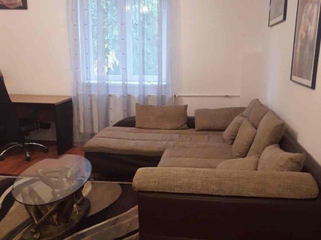 Inchiriez apartament 2 camere, decomandat, zona balcescu