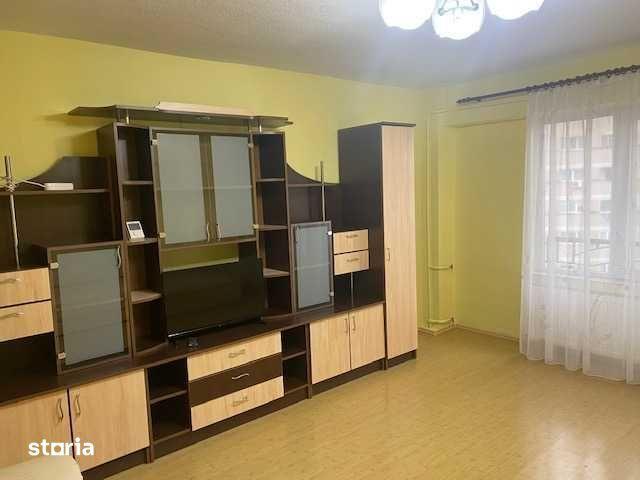 Inchiriez apartament 2 camere, decomandat, zona Modern 390 euro
