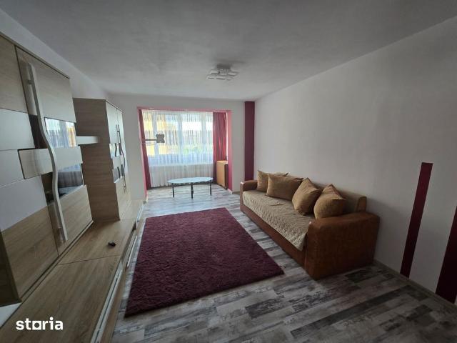 Inchiriez apartament 2 camere decomandat zona Vlahuta