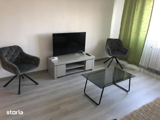 Inchiriez apartament 2 camere decomandat